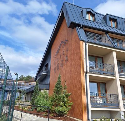 Pozlovice HOTEL VEGA alubky H55 dekor Borovice 726