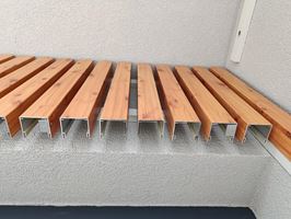 příprava na vložení a uchycení horní krycí lišty alubek H a P